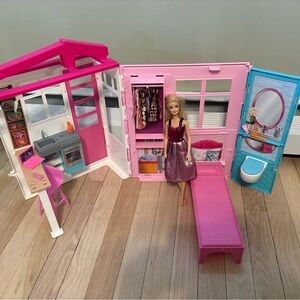 Barbie Close & Go House with Themed Accessories Barbie Playhouse Doghouse, Dog
